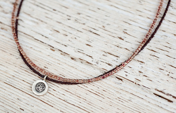 Mini Om necklace with chocolate and mauve