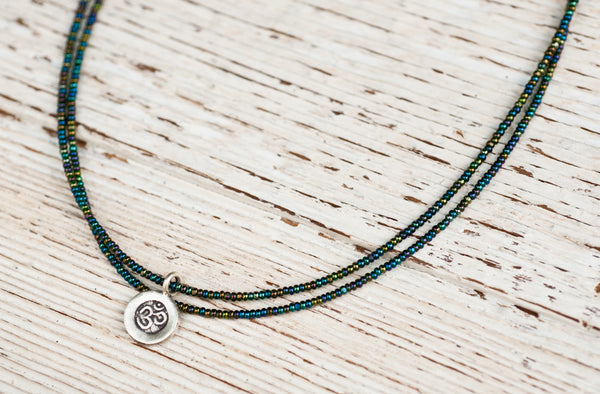 Mini Om necklace with double irridescent green